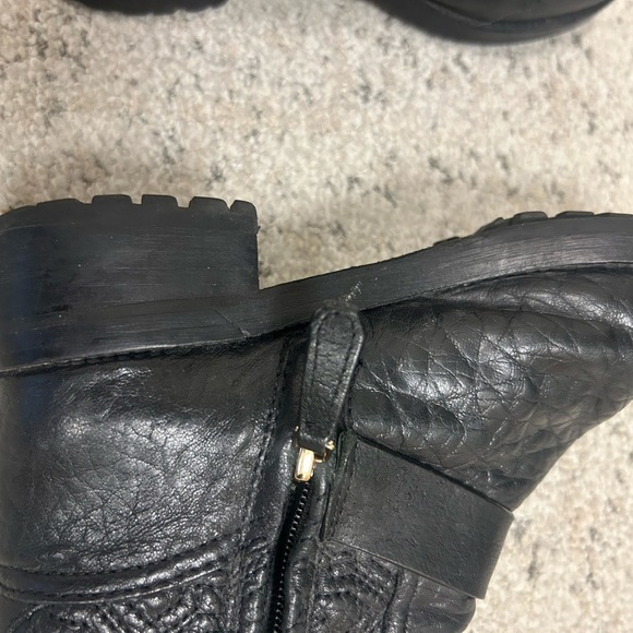 Tory Burch Sz 6 “Chrystie”Black Quilted Boots with Buckle Straps Great condition - Picture 11 of 16
